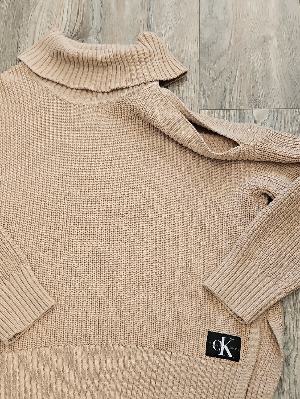 Calvin Klein Women's Light Beige Turtleneck Sweater Sexy Shoulder.